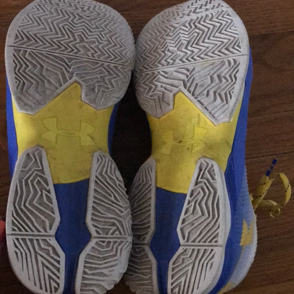 Basketball Shoes - Picture 4 of 4